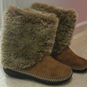 Fur boots